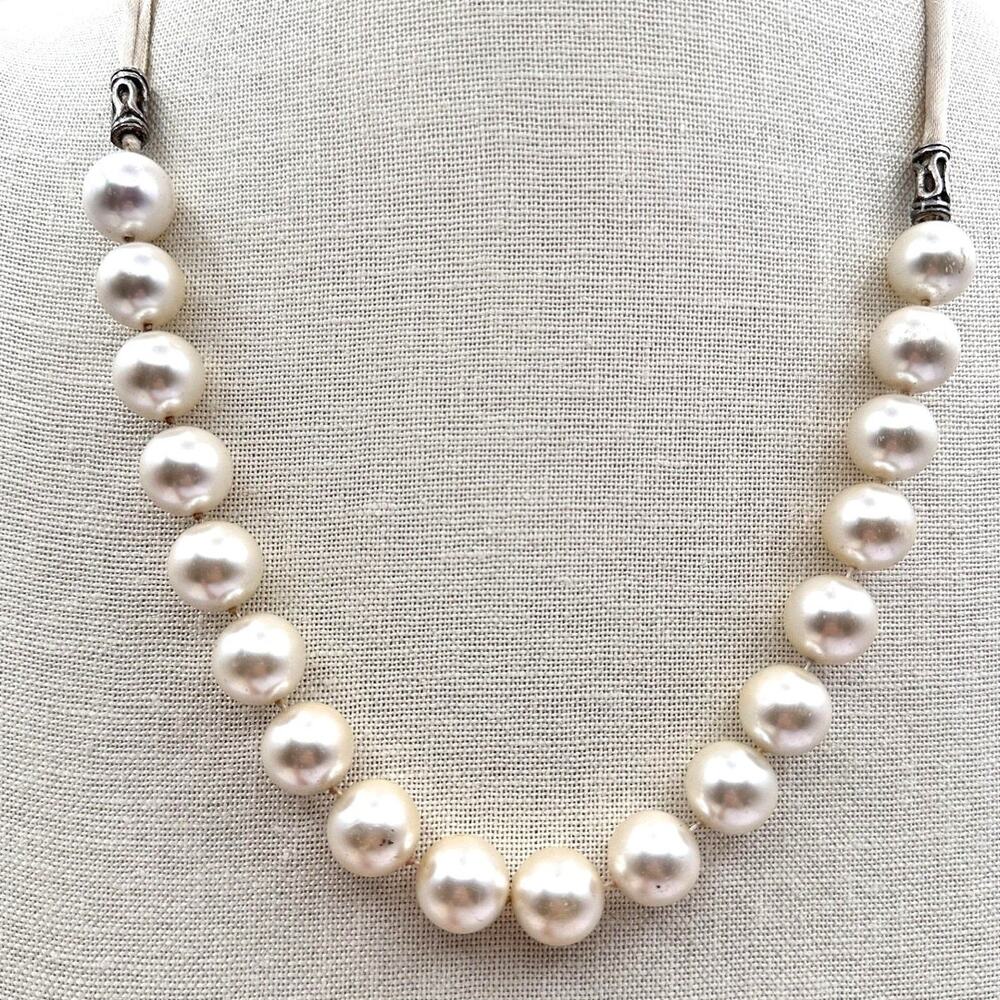 Vintage 80s Chunky Faux Pearl Statement Necklace White Cream Silver Tone Jewelry